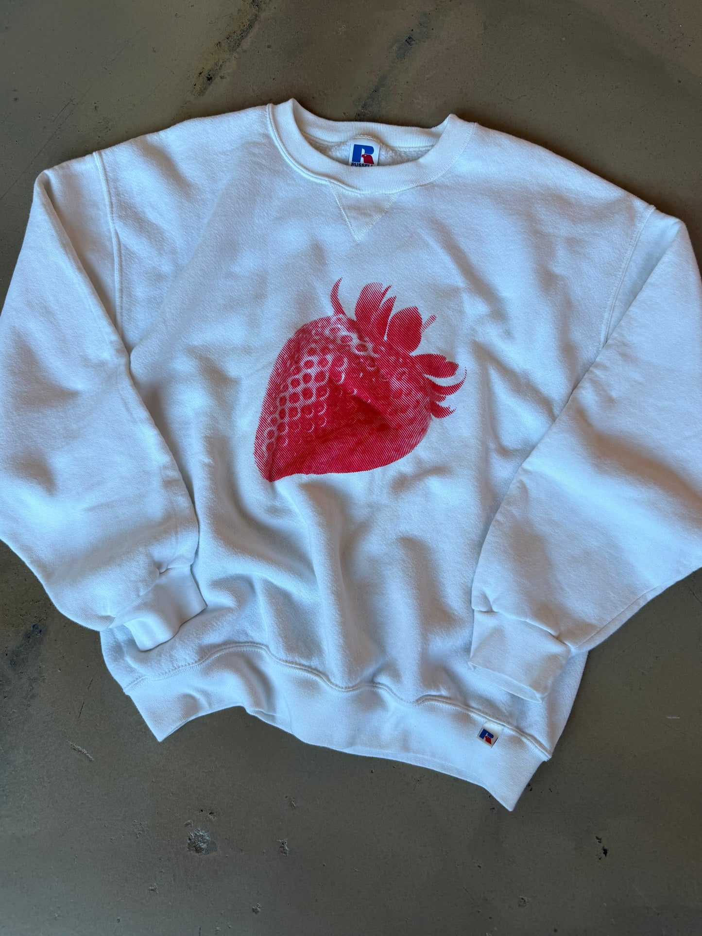 (L) White Strawberry Sweatshirt