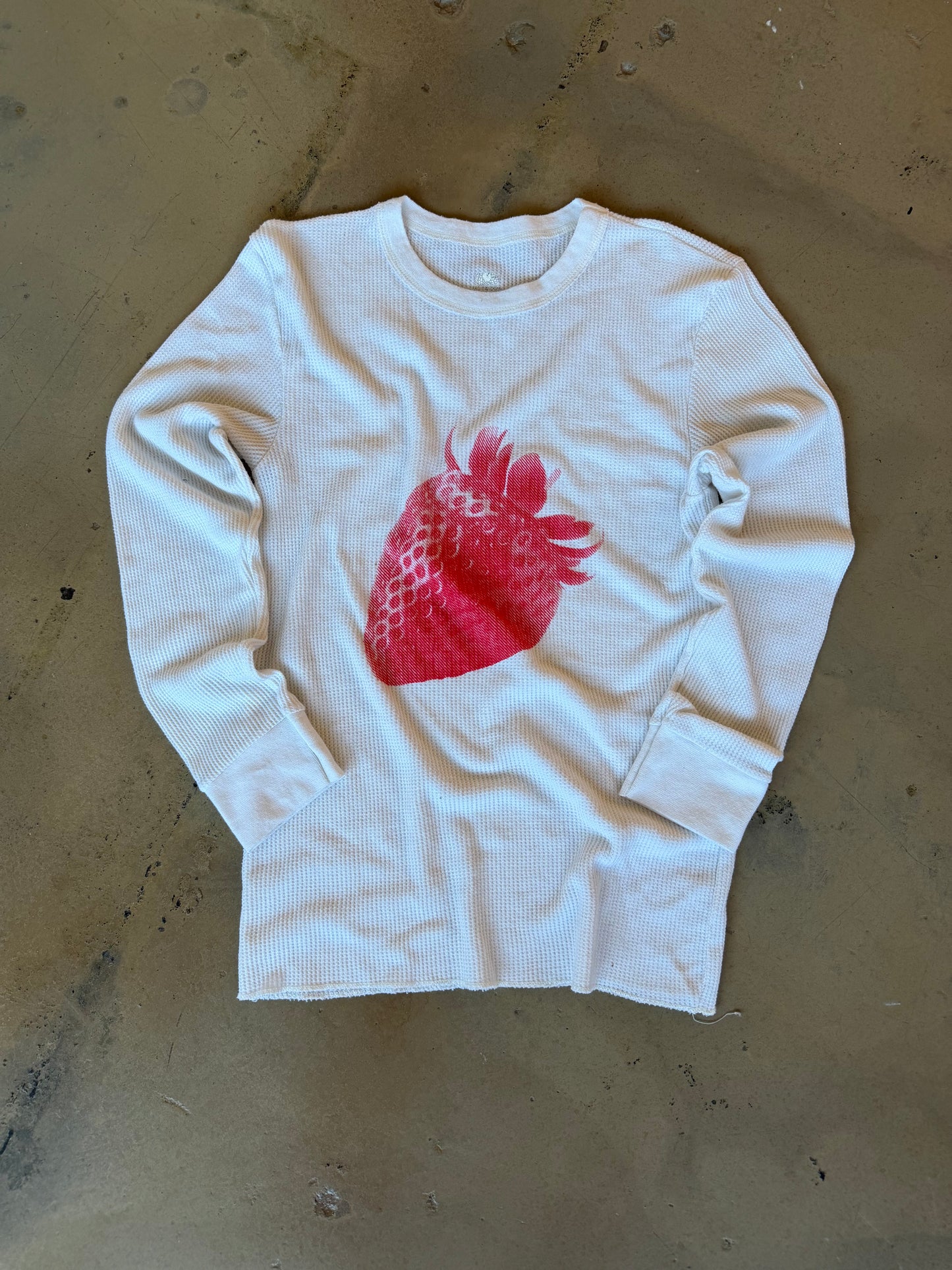 (M/L) White Strawberry Thermal Long Sleeve