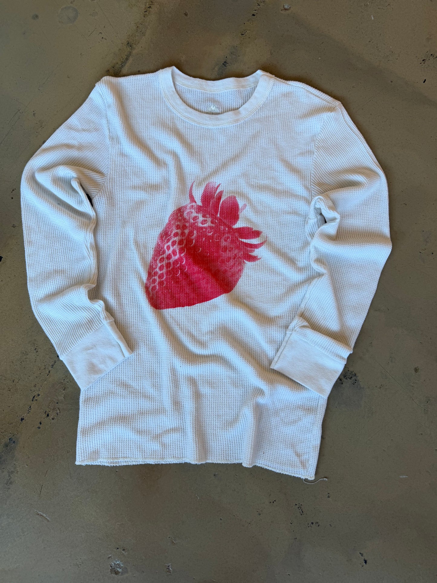 (M/L) White Strawberry Thermal Long Sleeve