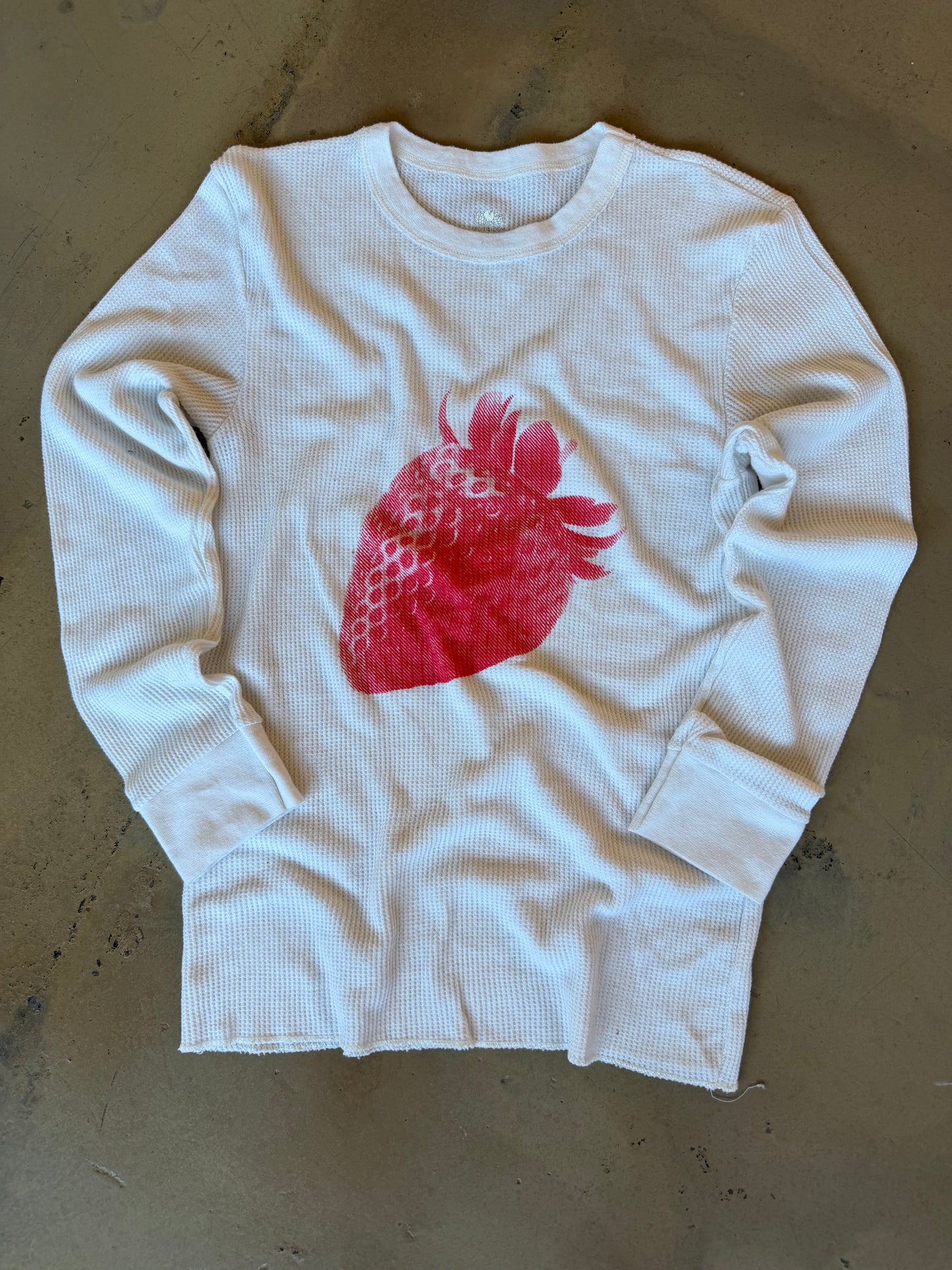 (M/L) White Strawberry Thermal Long Sleeve