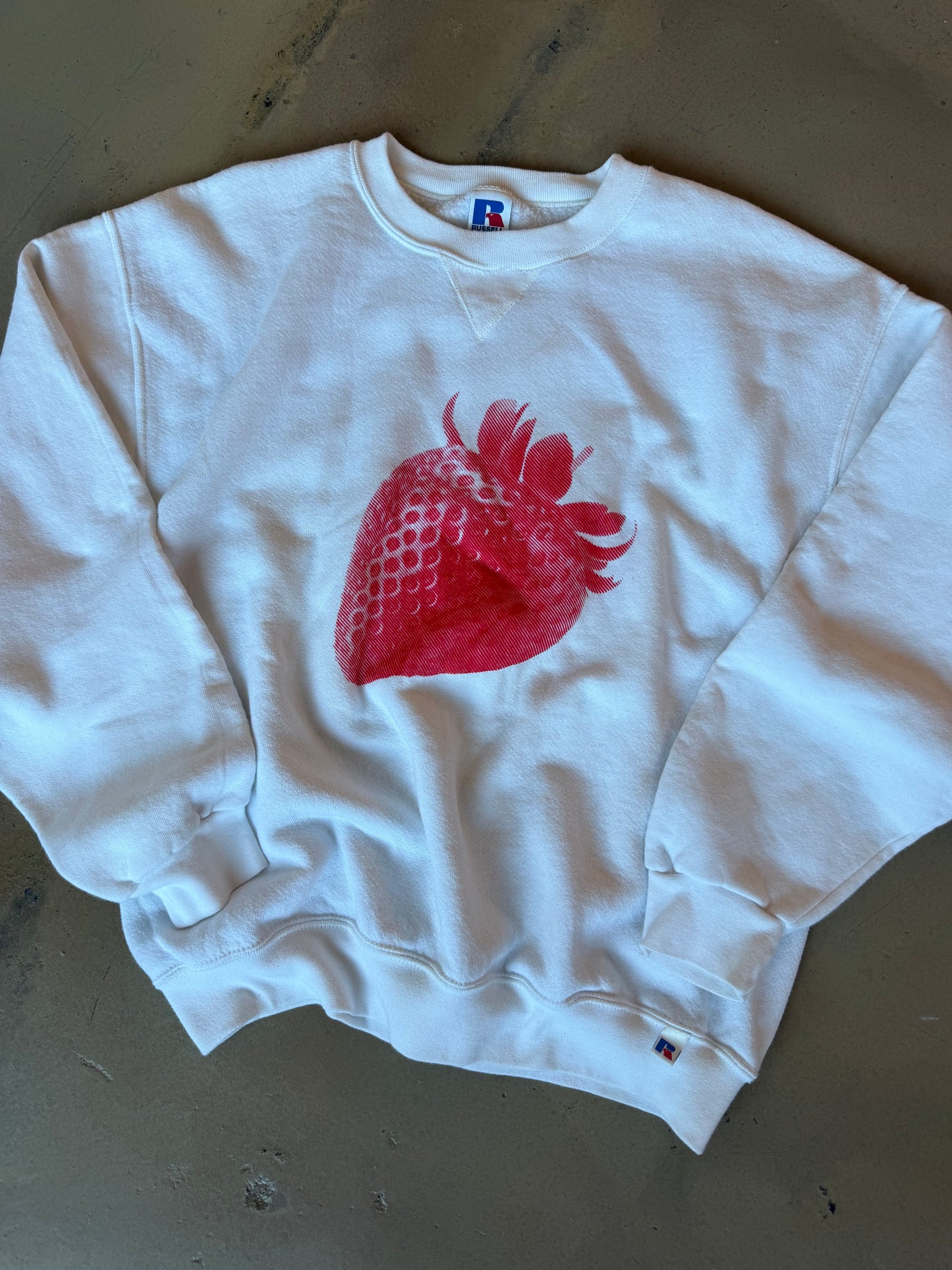 (L) White Strawberry Sweatshirt