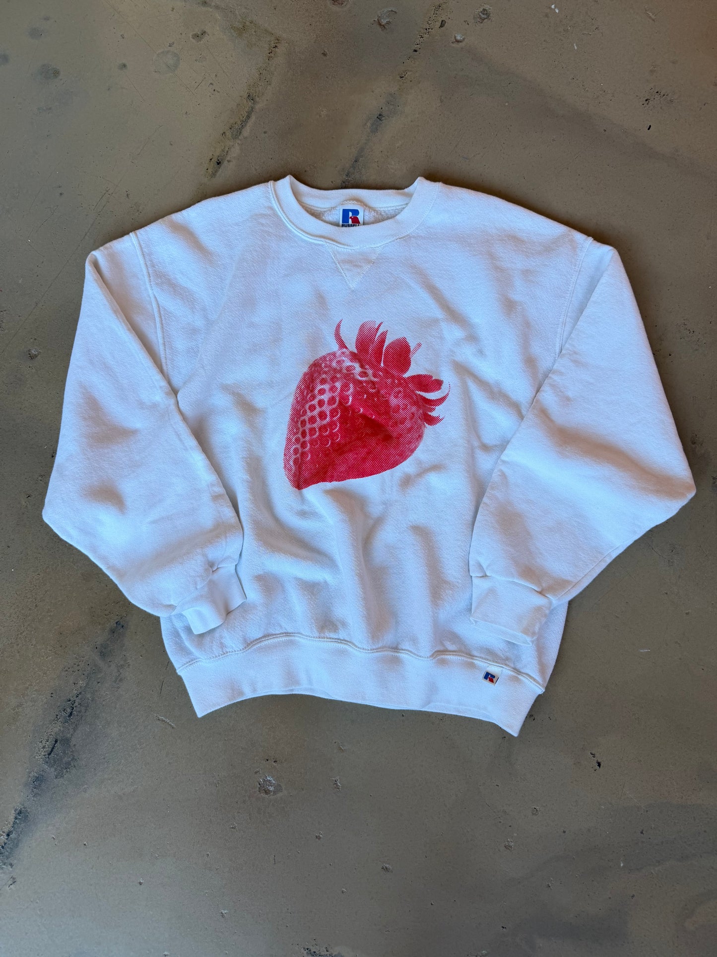 (L) White Strawberry Sweatshirt