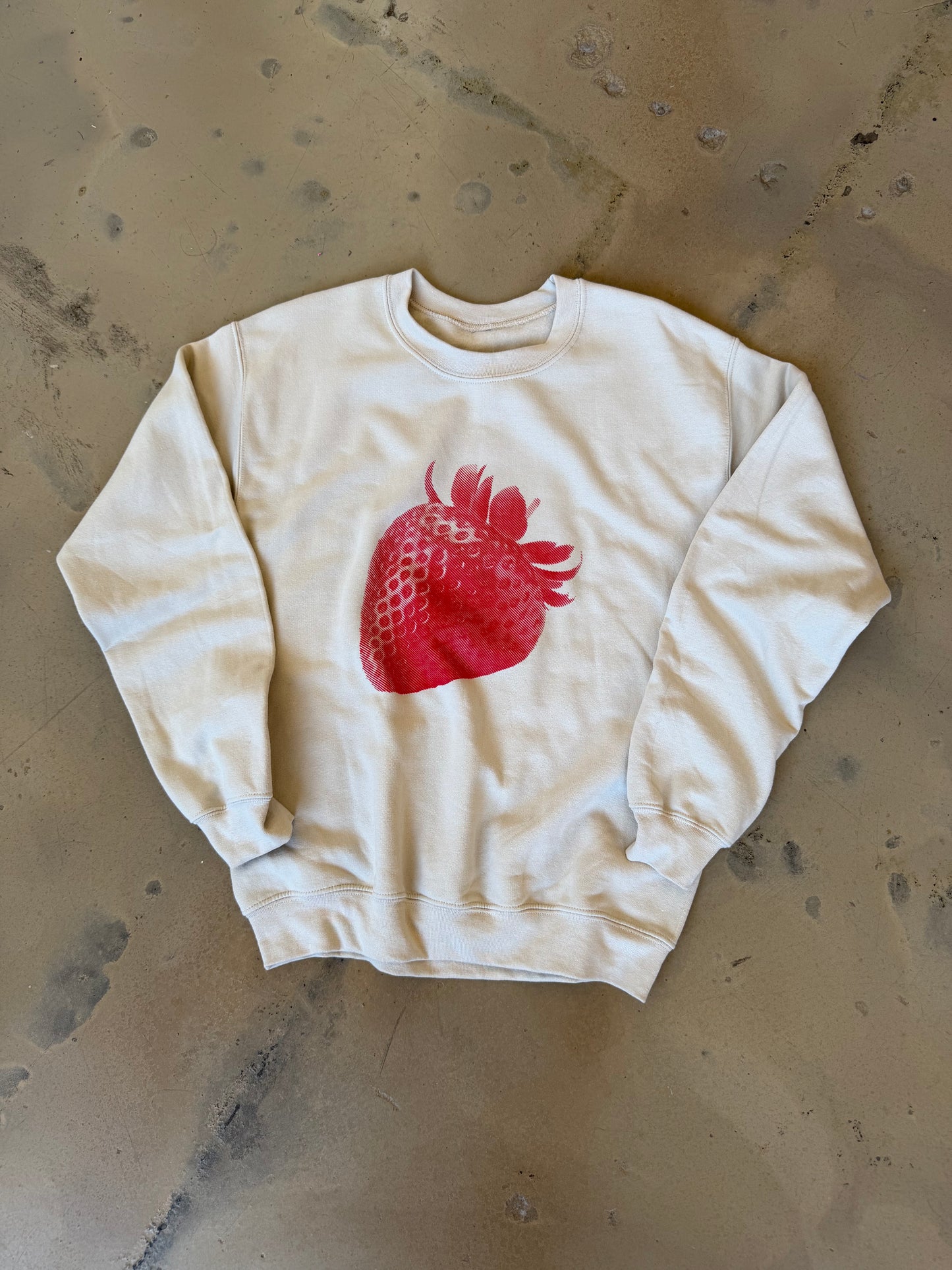 (M) Cream Strawberry Sweatshirt