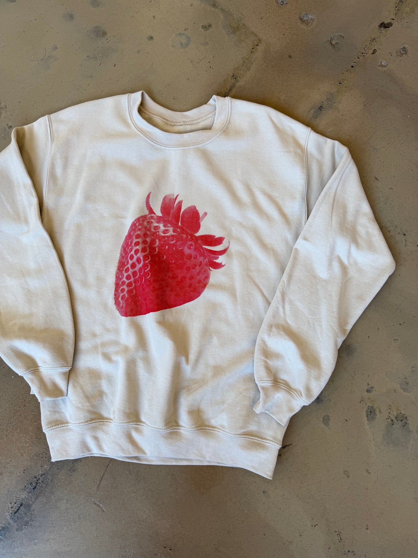 (M) Cream Strawberry Sweatshirt
