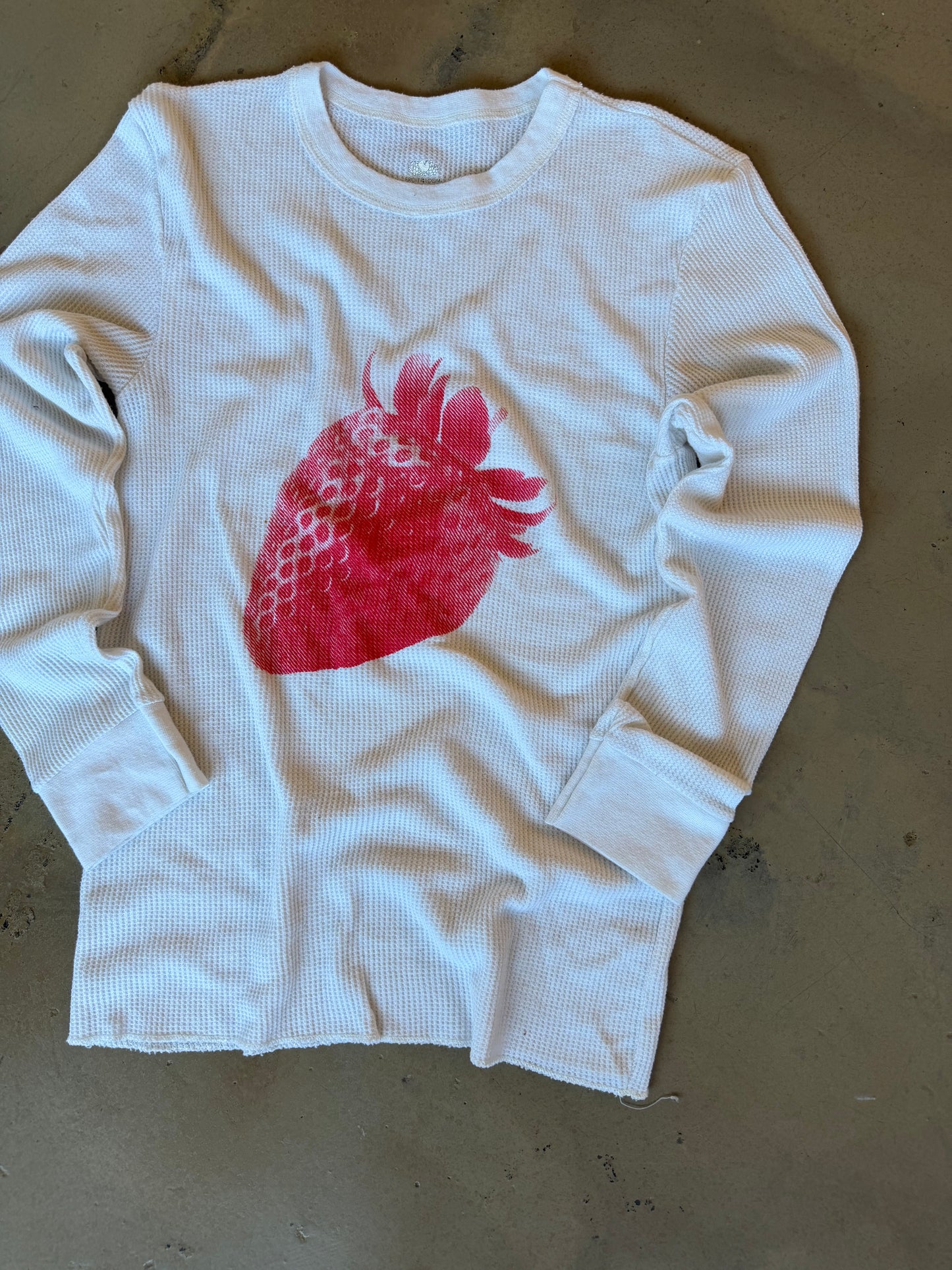 (M/L) White Strawberry Thermal Long Sleeve