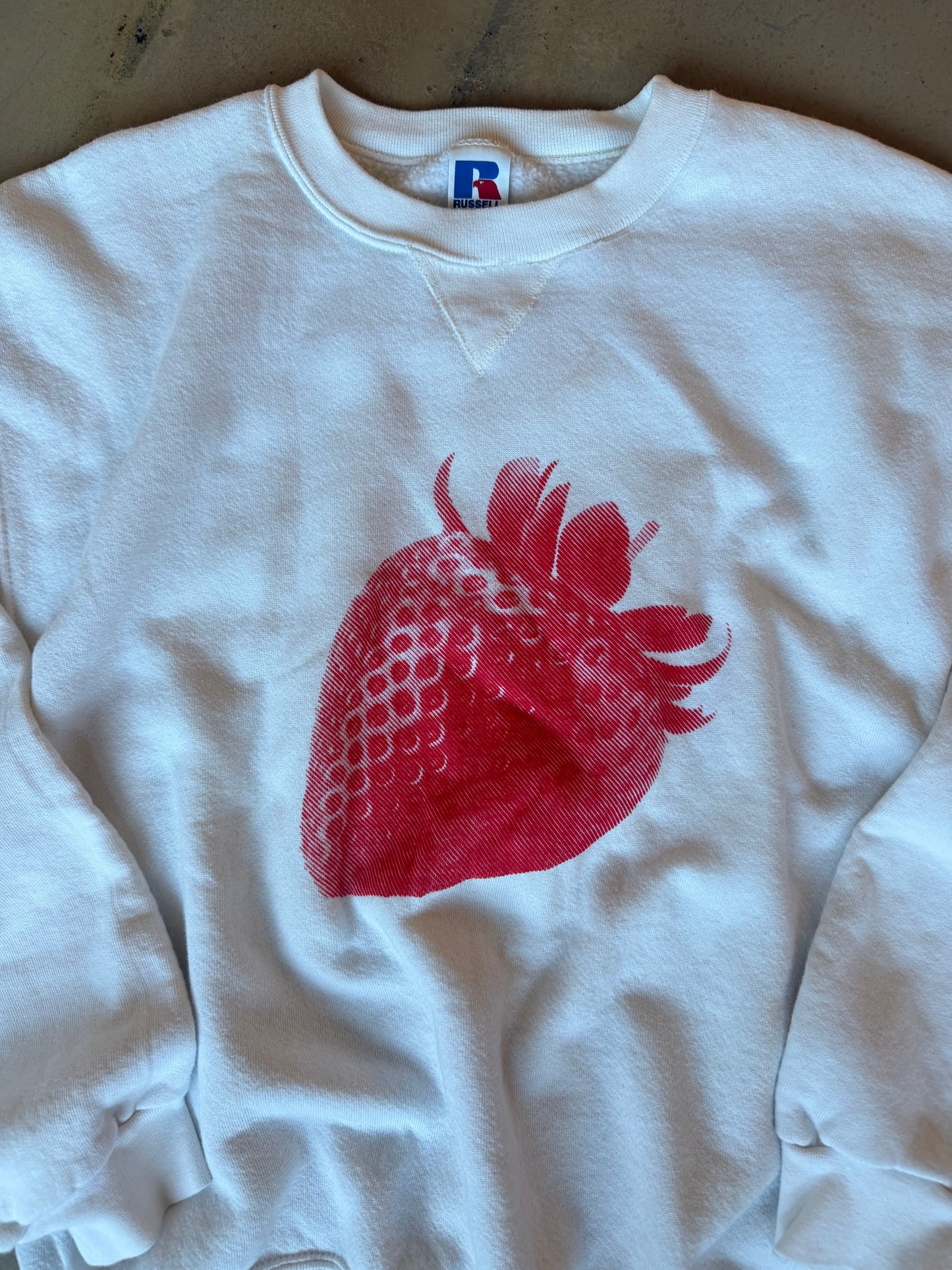 (L) White Strawberry Sweatshirt