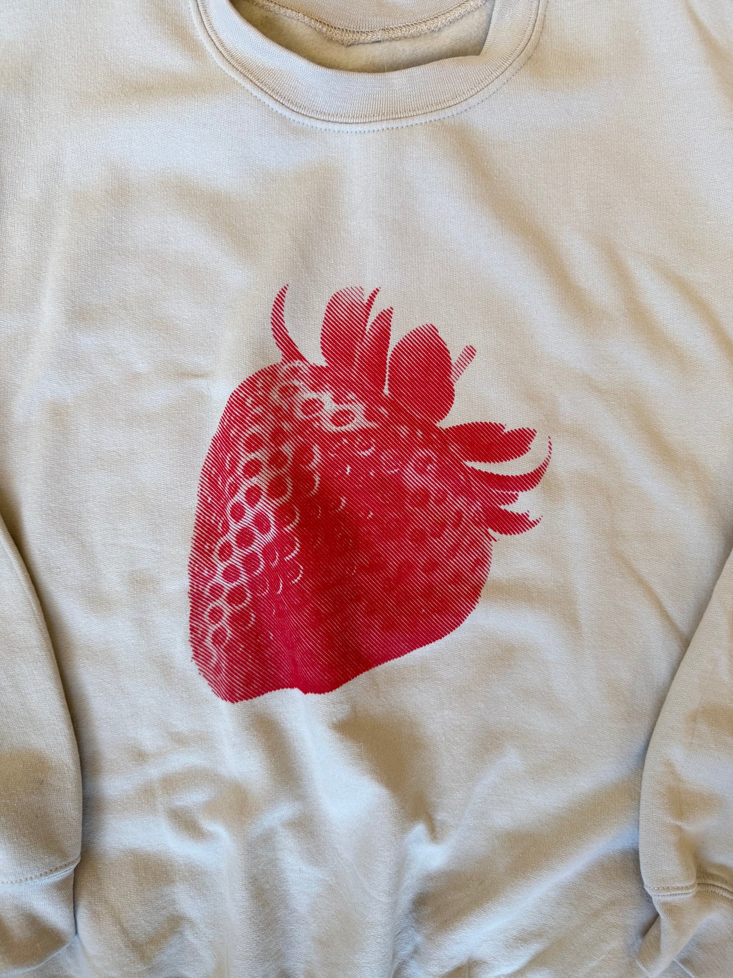 (M) Cream Strawberry Sweatshirt